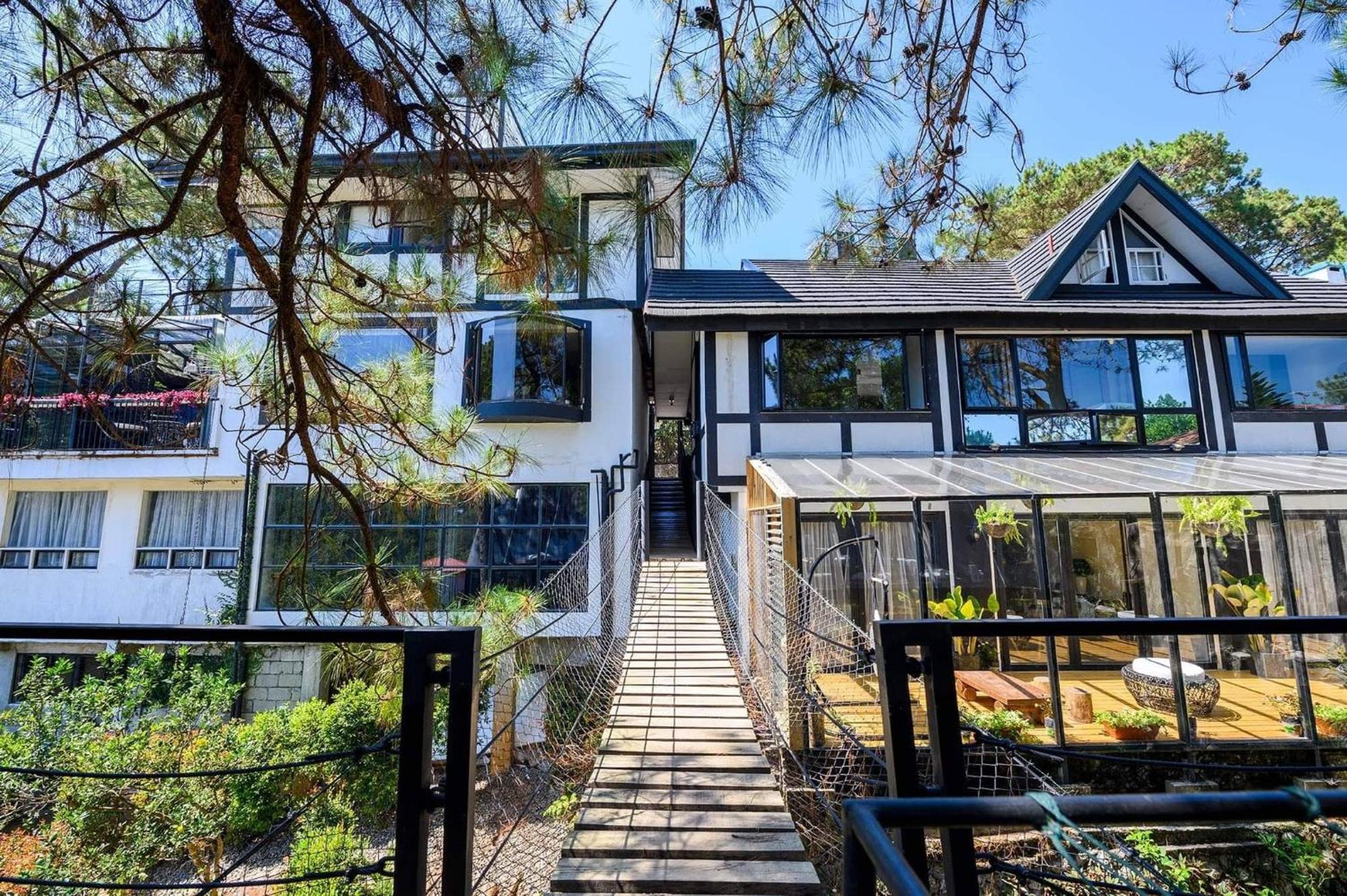 Villa Tudor In The Pines à Baguio City Extérieur photo