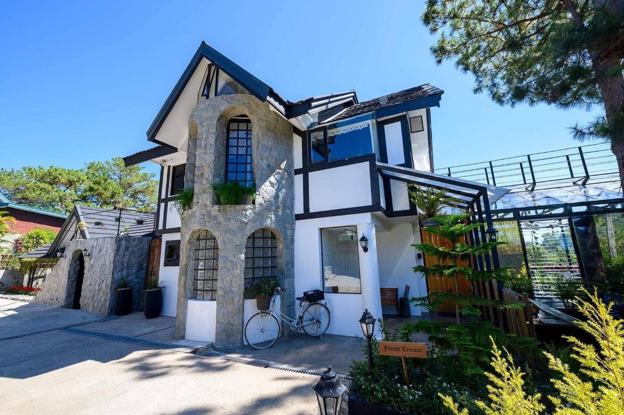 Villa Tudor In The Pines à Baguio City Extérieur photo