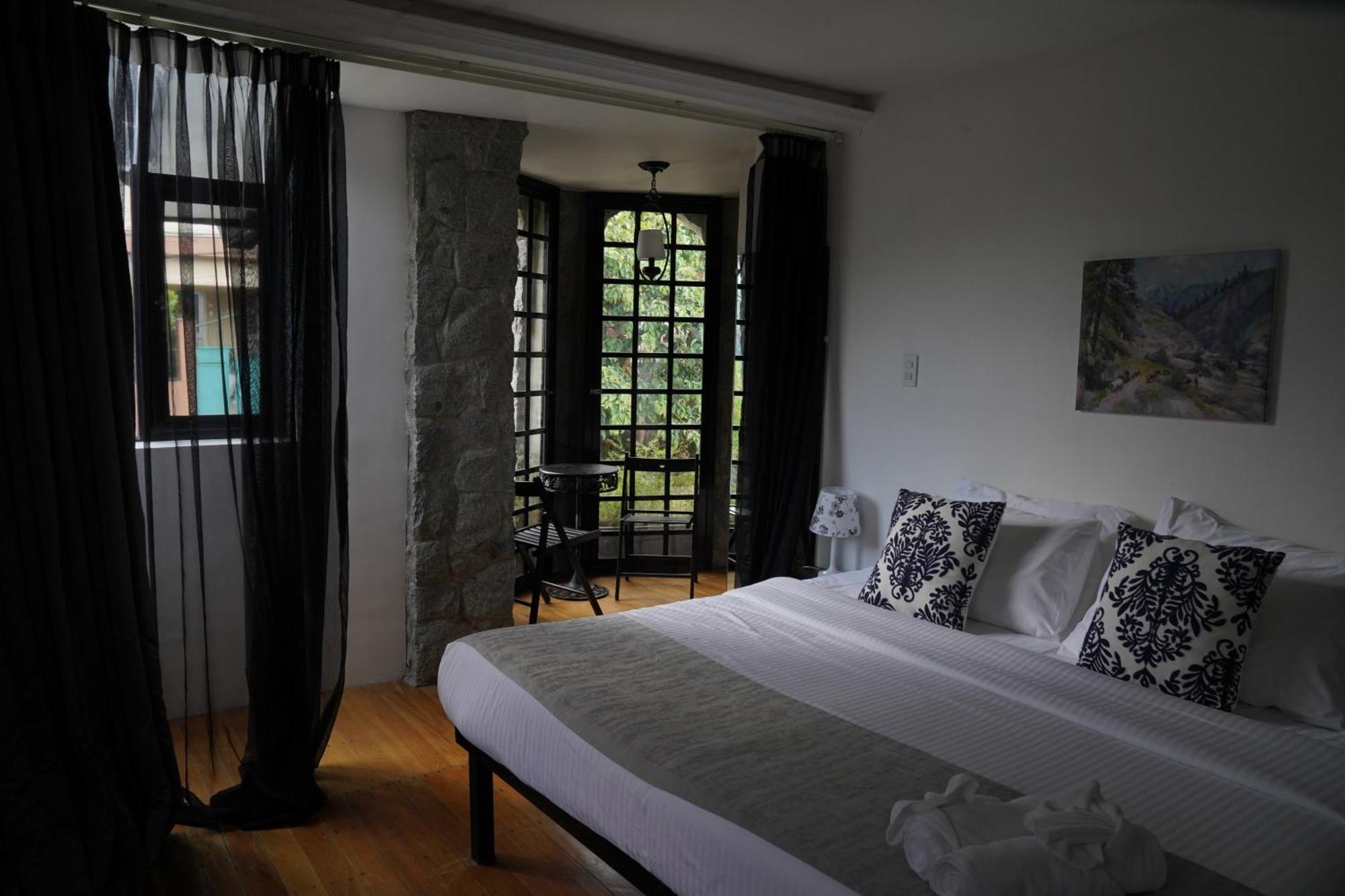 Villa Tudor In The Pines à Baguio City Extérieur photo