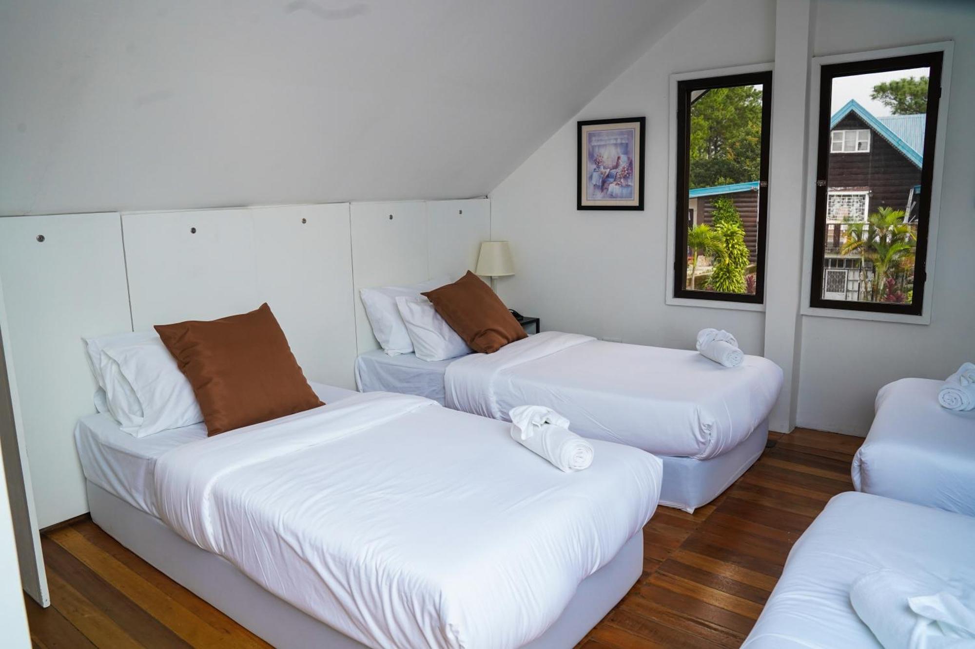 Villa Tudor In The Pines à Baguio City Extérieur photo