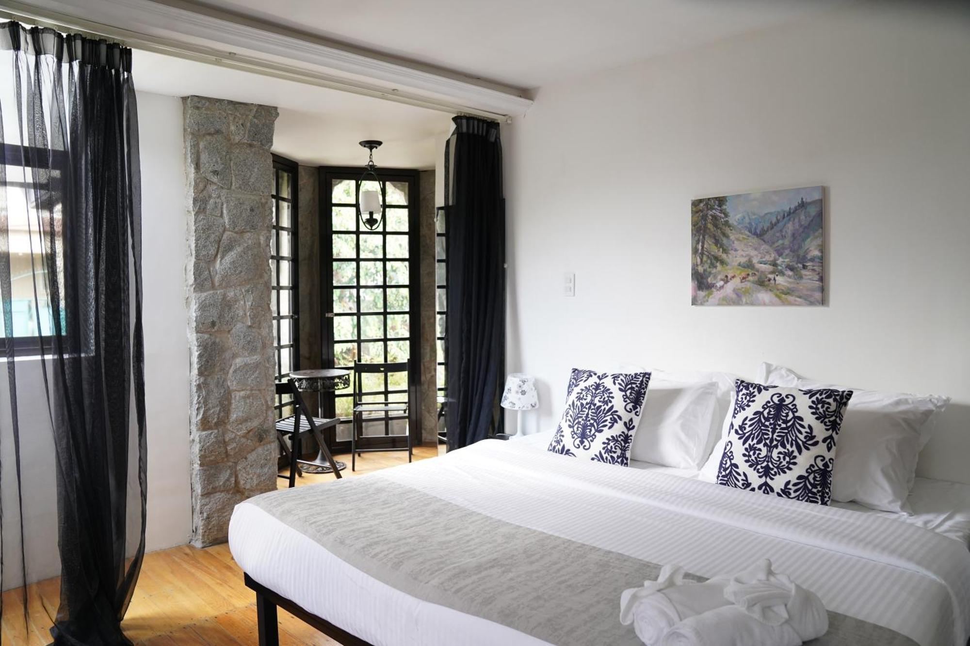 Villa Tudor In The Pines à Baguio City Extérieur photo